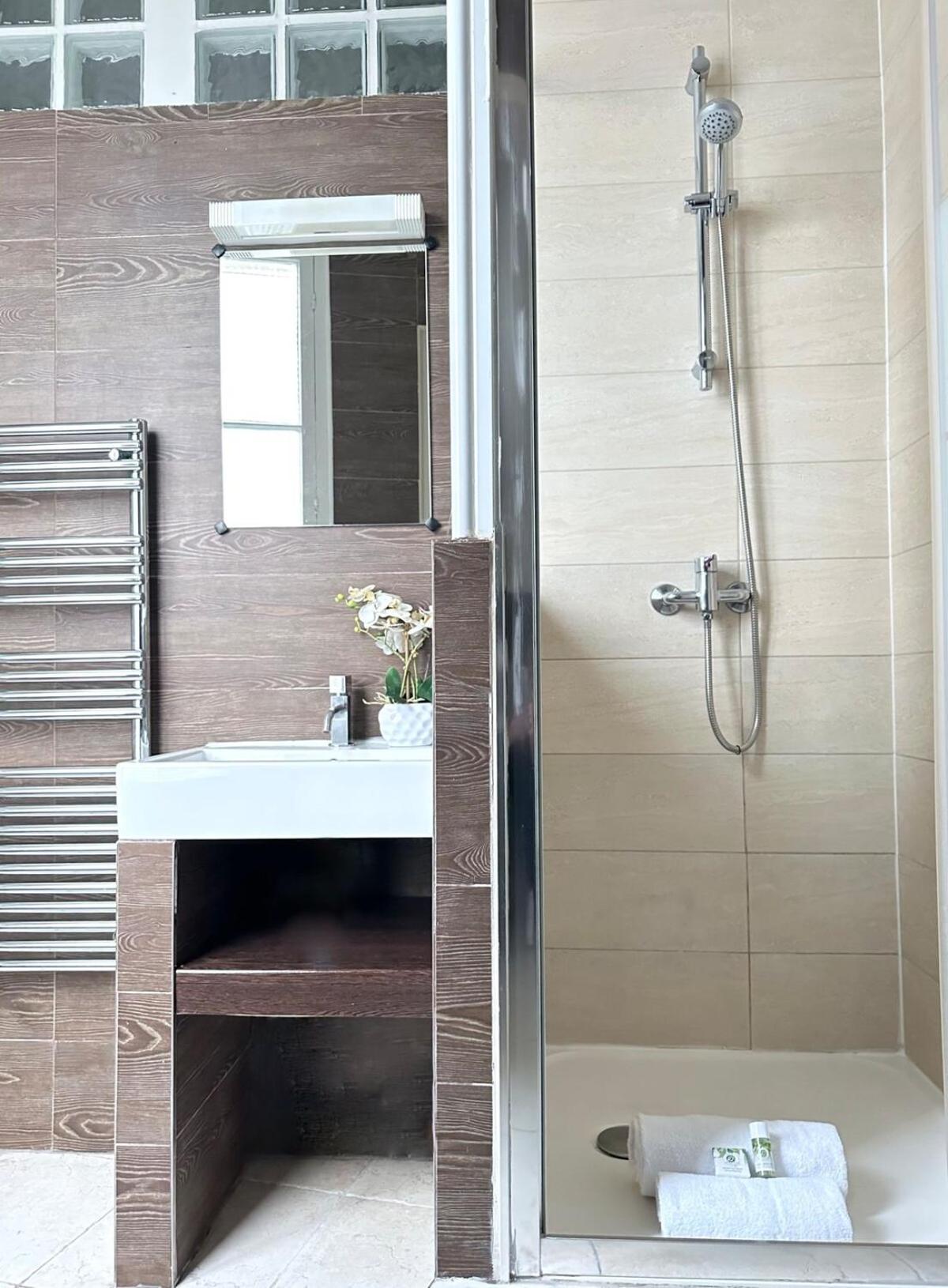 Le Marais - Premium For 5